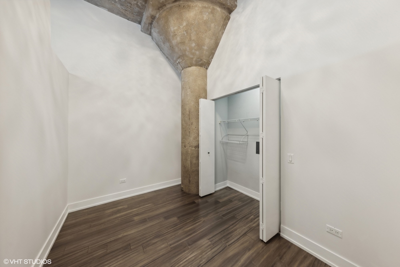 320 East 21st Street, Unit 215 Chicago, IL 60616 - Photo 15 of 25 a view of a room with wooden floor