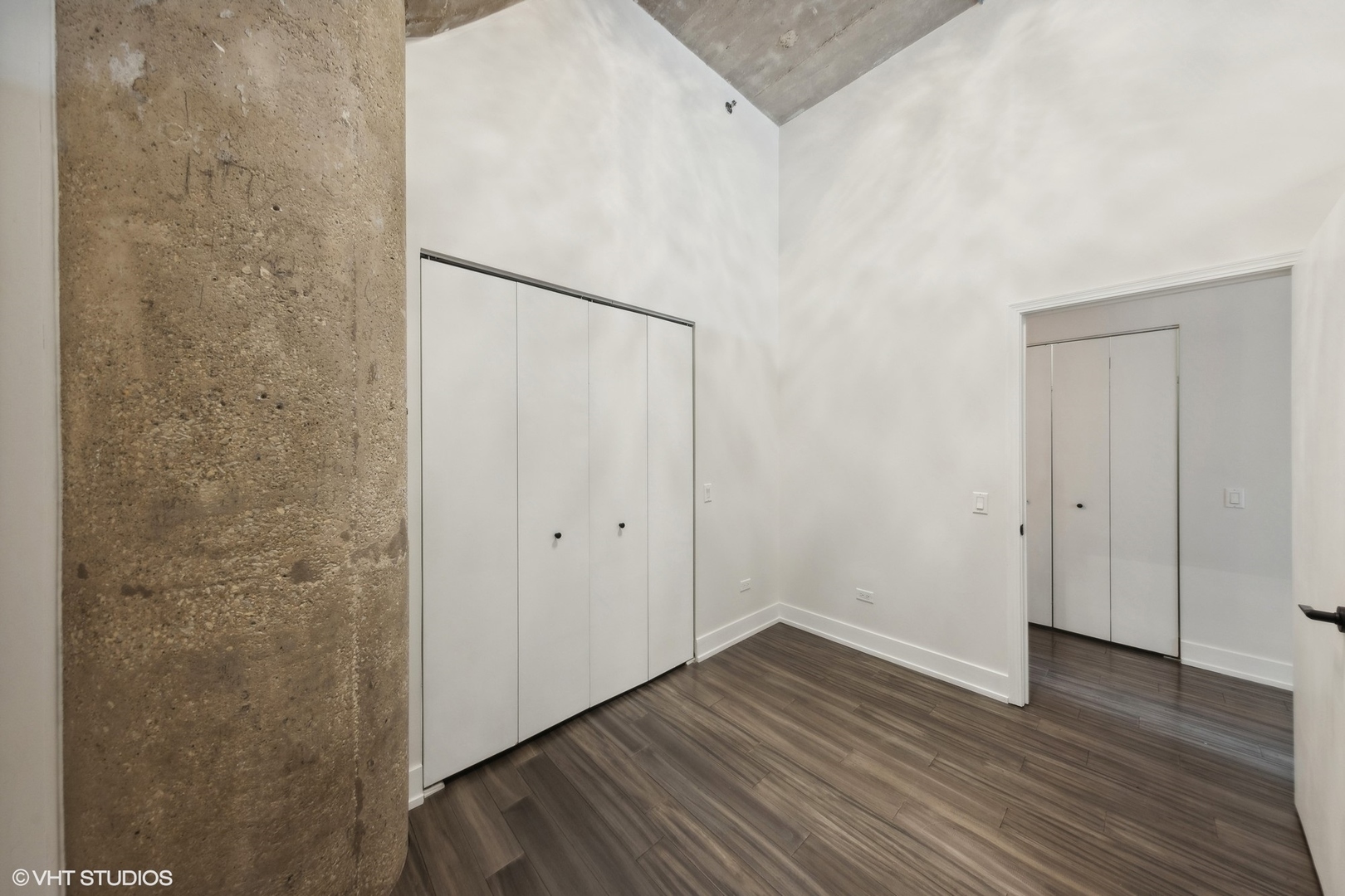 320 East 21st Street, Unit 215 Chicago, IL 60616 - Photo 16 of 25 a view of small space with wooden floor