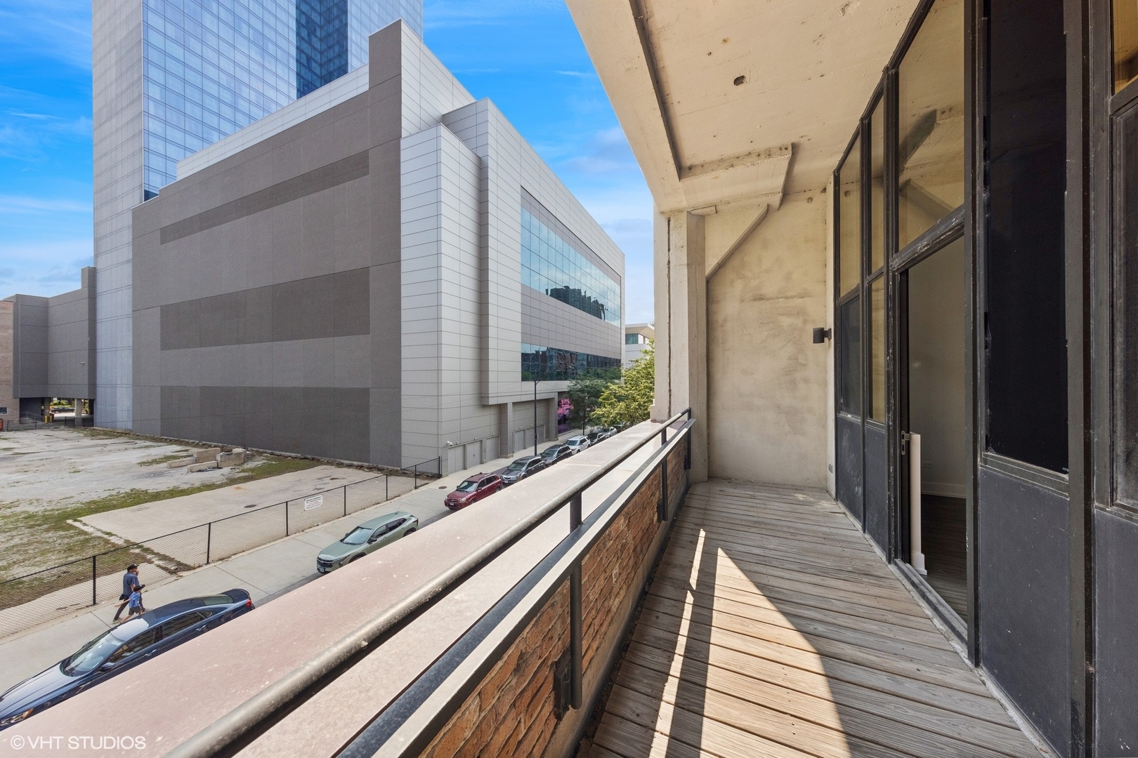 320 East 21st Street, Unit 215 Chicago, IL 60616 - Photo 20 of 25 a balcony with view of the wooden floor