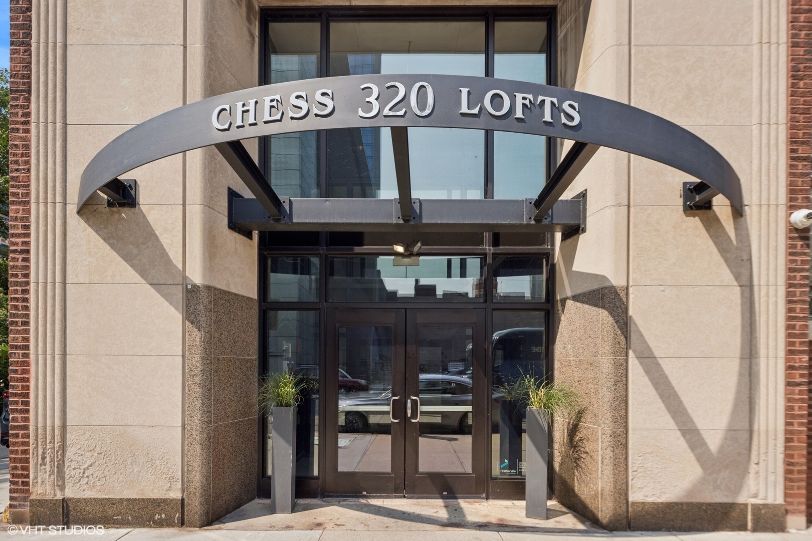 320 East 21st Street, Unit 215 Chicago, IL 60616 - Photo 2 of 25 a view of entryway with a front door