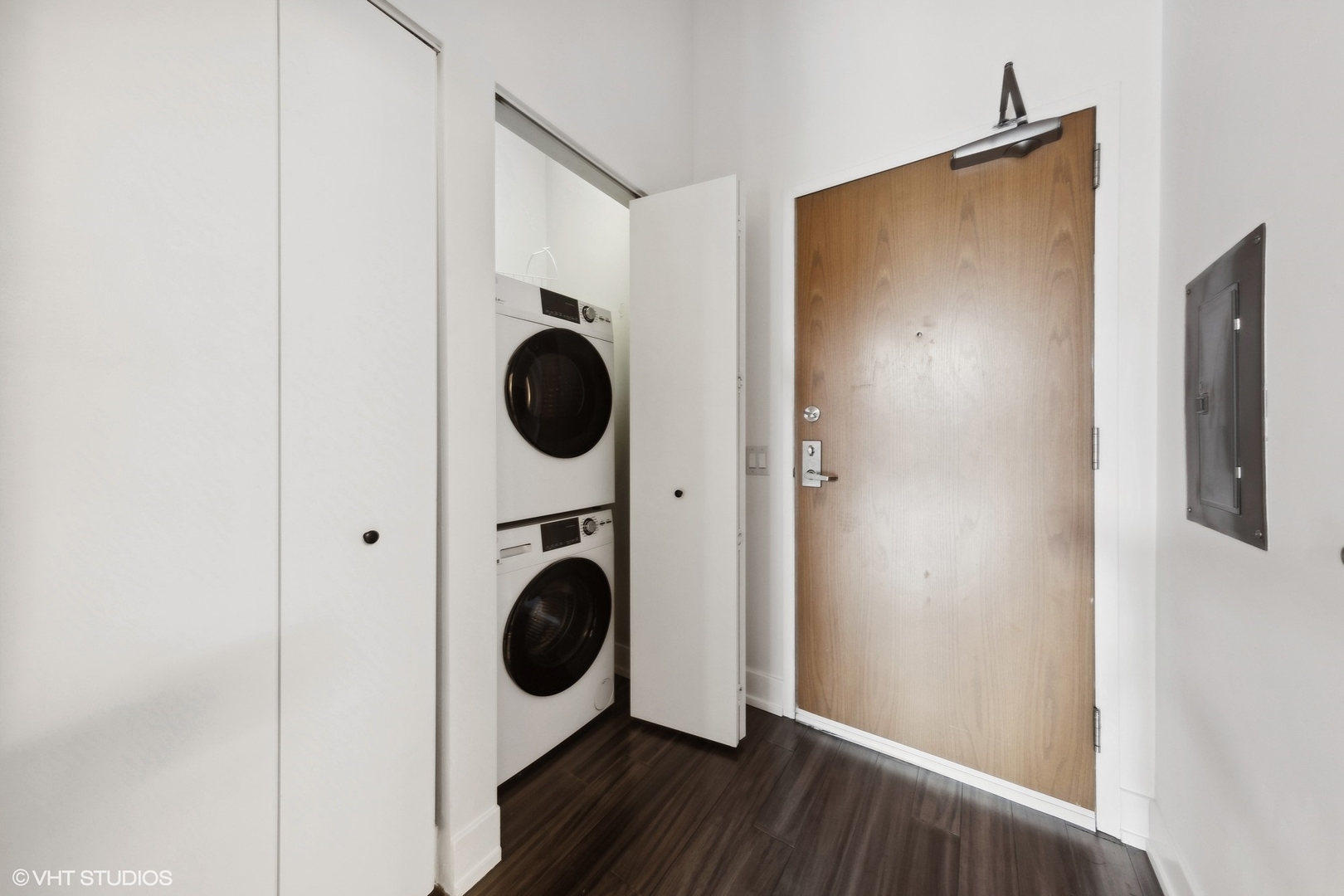 320 East 21st Street, Unit 215 Chicago, IL 60616 - Photo 21 of 25 a view of a hallway with washer and dryer
