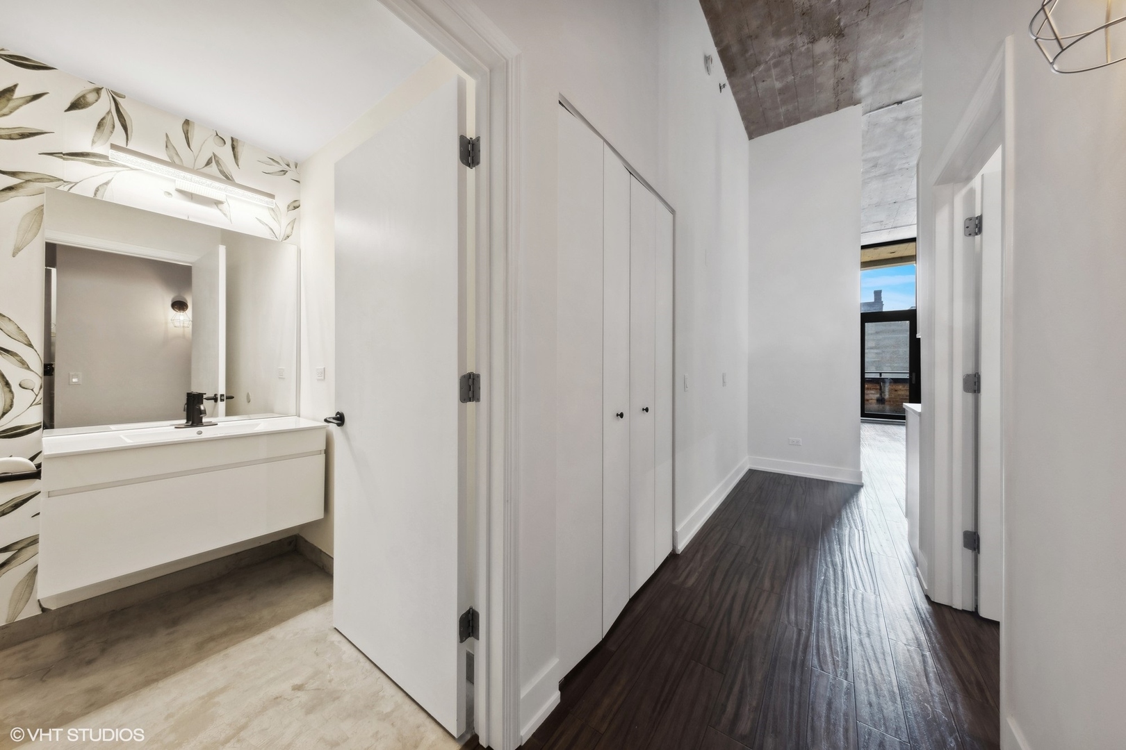 320 East 21st Street, Unit 215 Chicago, IL 60616 - Photo 4 of 25 a bathroom with a sink and a mirror
