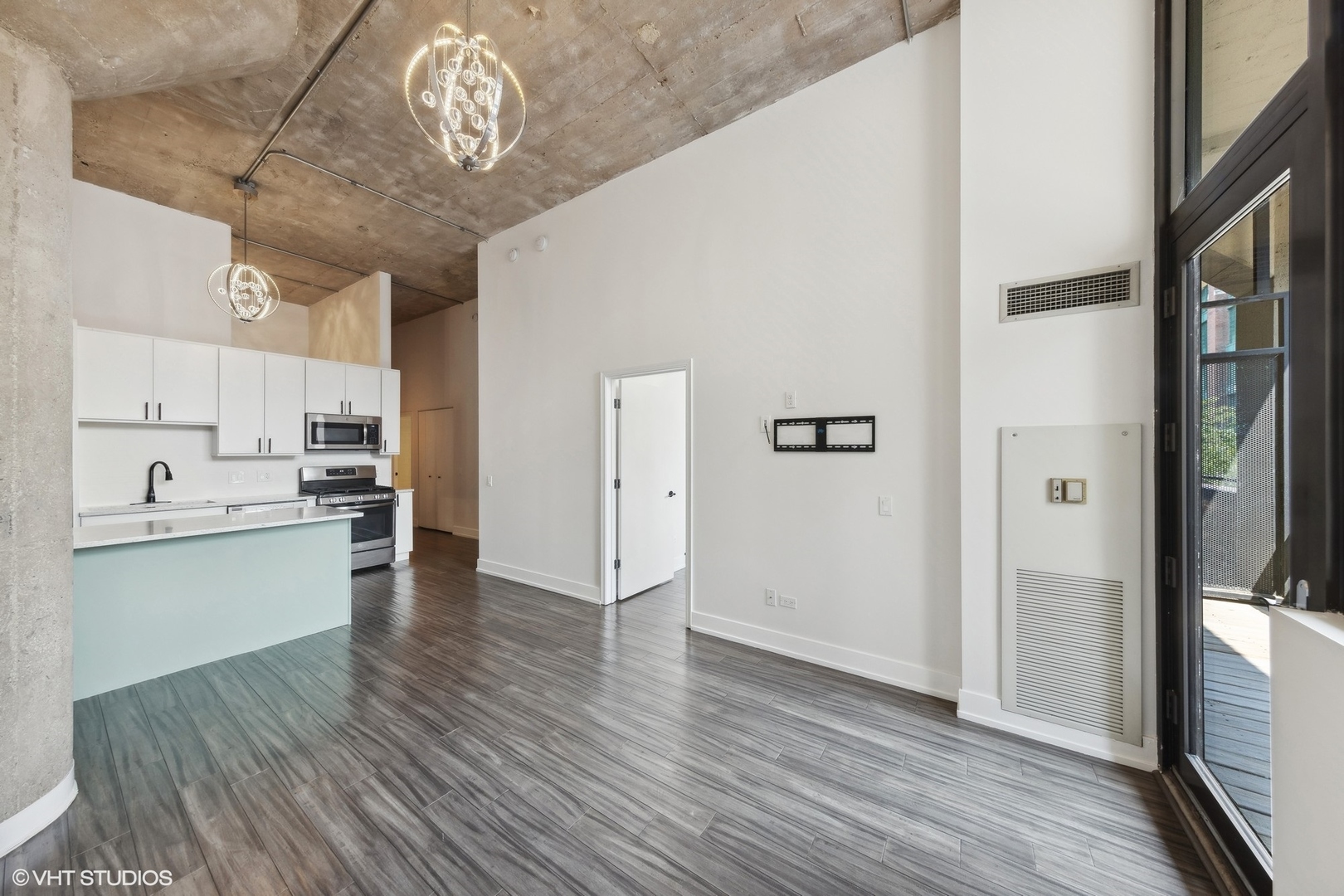 320 East 21st Street, Unit 215 Chicago, IL 60616 - Photo 9 of 25