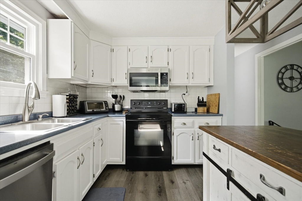 10 Buttonwood Road Amesbury, MA 01913 - Photo 7 of 37