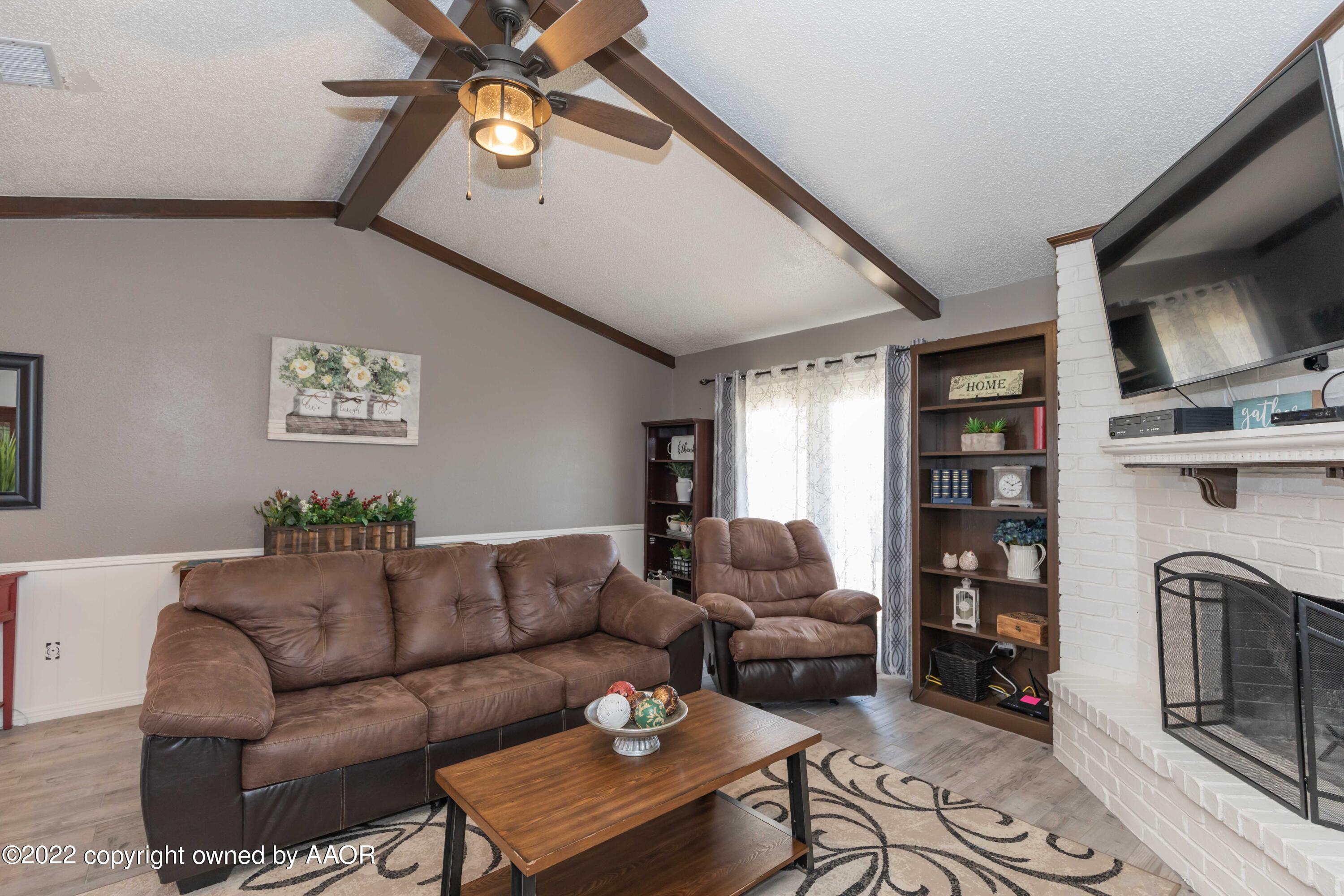 9700 Arlie Road Amarillo, TX 79108 - Photo 7 of 45 LIVING ROOM VIEW 2