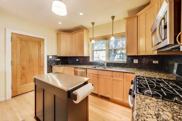 $1,175,000 | 2700 West Carmen Avenue, Chicago, IL 60625