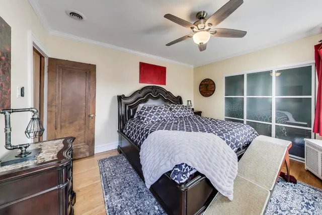 $1,175,000 | 2700 West Carmen Avenue, Chicago, IL 60625