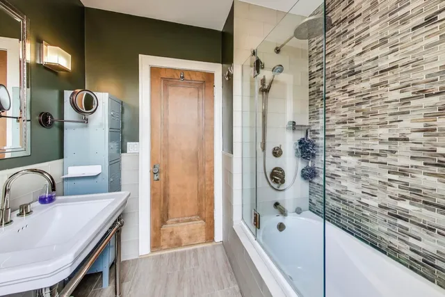 $1,175,000 | 2700 West Carmen Avenue, Chicago, IL 60625