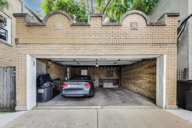 $1,175,000 | 2700 West Carmen Avenue, Chicago, IL 60625