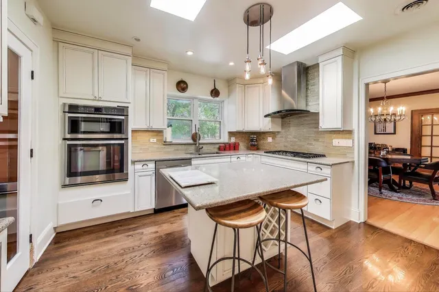 $1,175,000 | 2700 West Carmen Avenue, Chicago, IL 60625