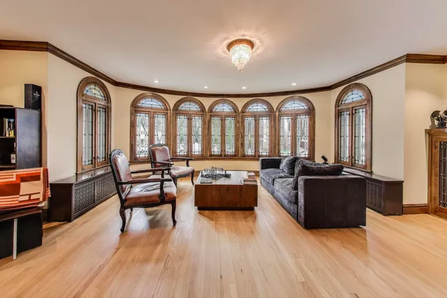 $1,175,000 | 2700 West Carmen Avenue, Chicago, IL 60625