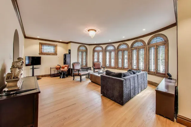 $1,175,000 | 2700 West Carmen Avenue, Chicago, IL 60625