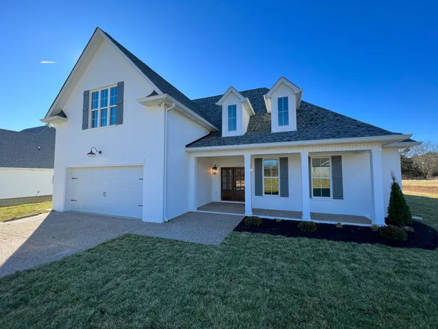 a view of front of a house with a yard