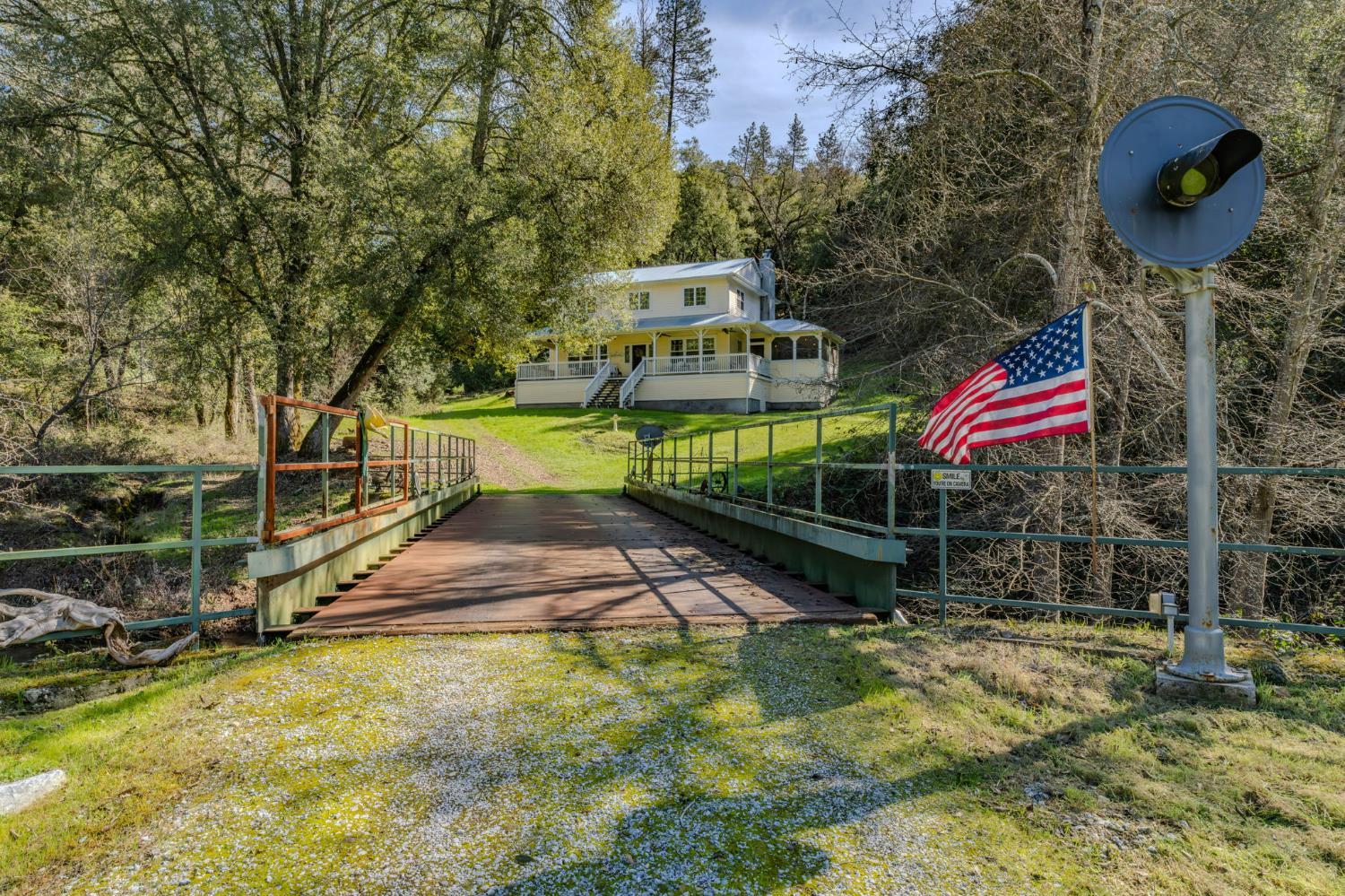 WELCOME TO CREEK SIDE LIVING!