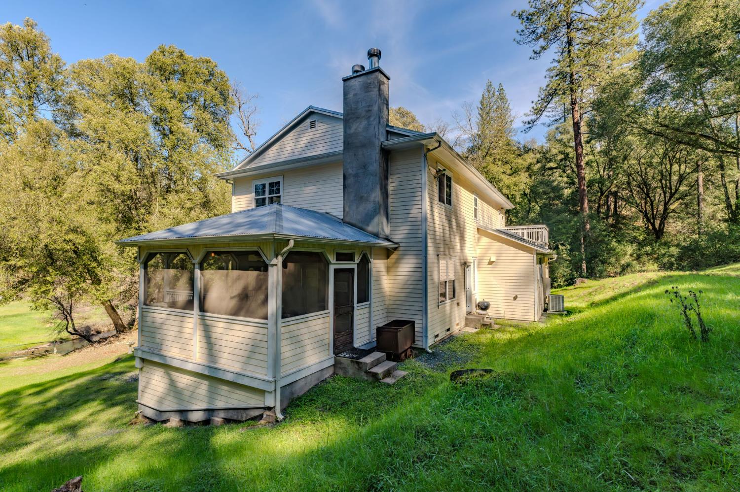 14232 Sutter Creek Road Sutter Creek, CA 95685 - Photo 46 of 57 a house view with a garden space