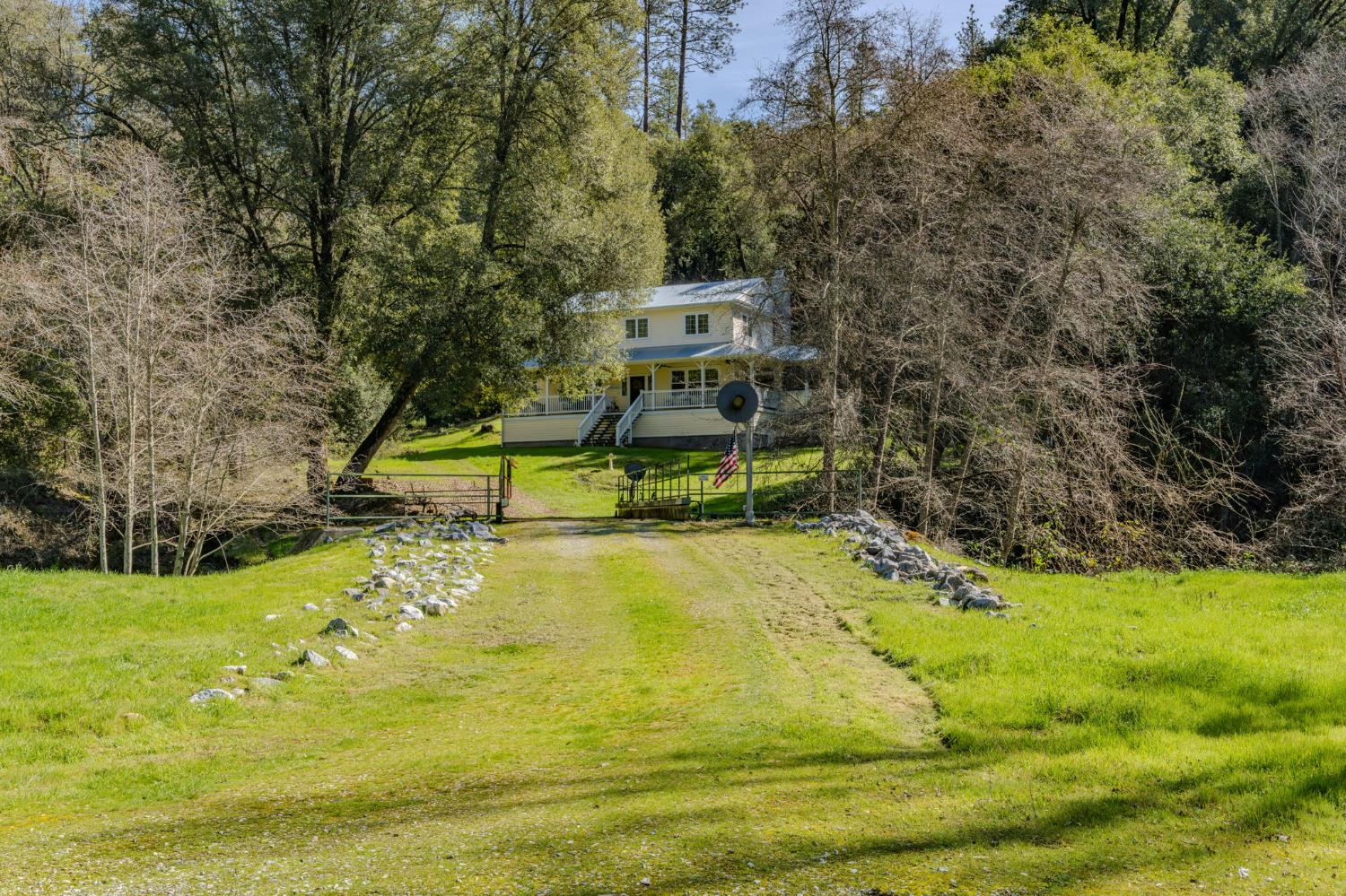 14232 Sutter Creek Road Sutter Creek, CA 95685 - Photo 55 of 57 a view of a swimming pool with a yard