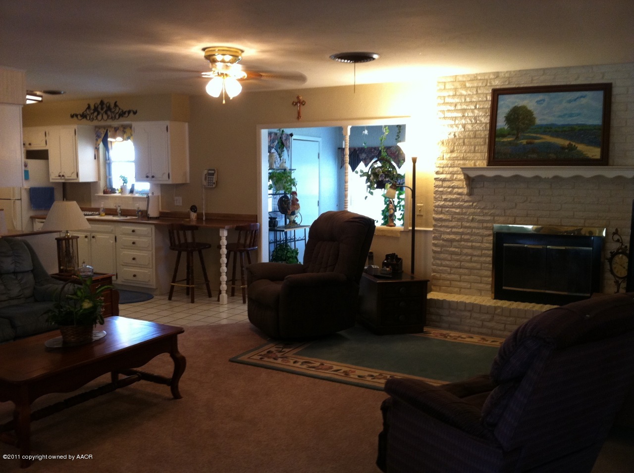 6102 Hanson Road Amarillo, TX 79106 - Photo 3 of 15 living room