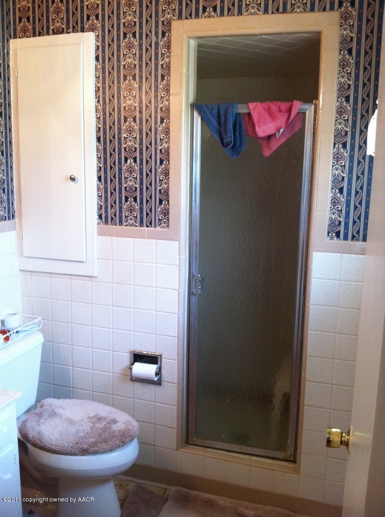 6102 Hanson Road Amarillo, TX 79106 - Photo 8 of 15 master bath