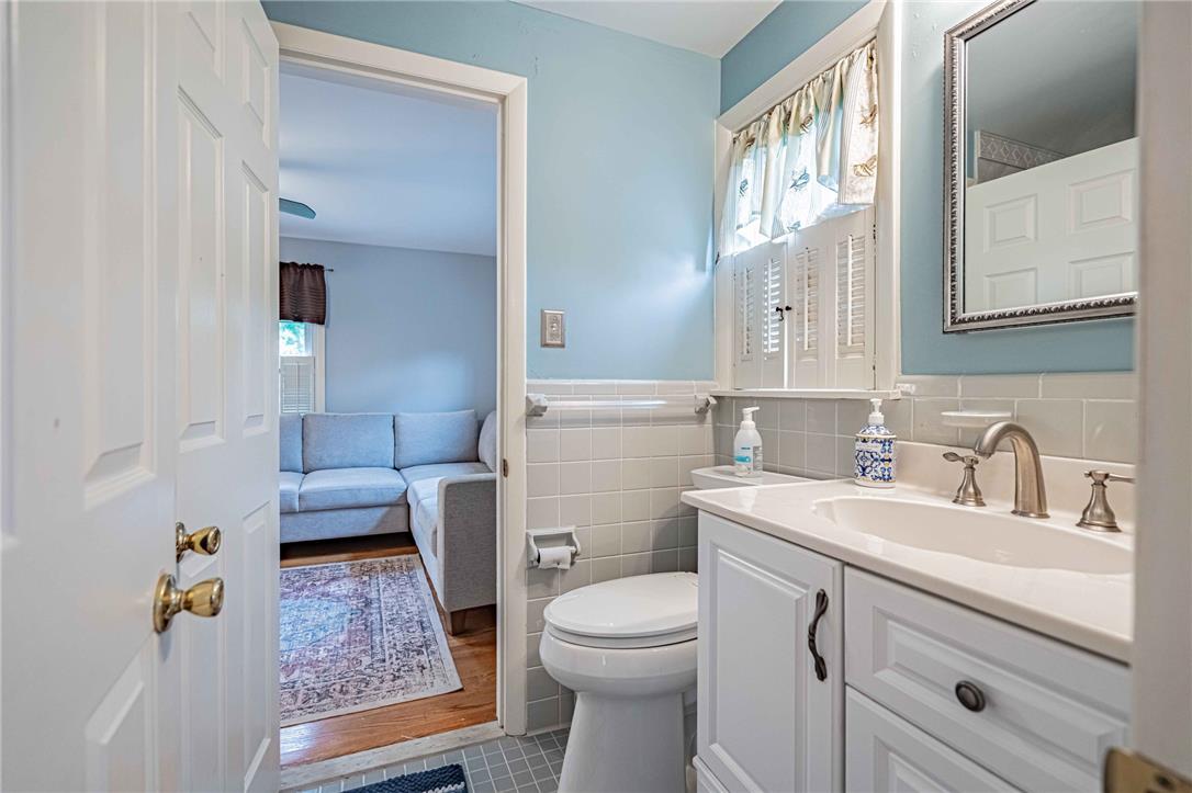 285 Bridle Path Road Bethlehem, PA 18017 - Photo 27 of 54 a bathroom with a sink toilet and mirror