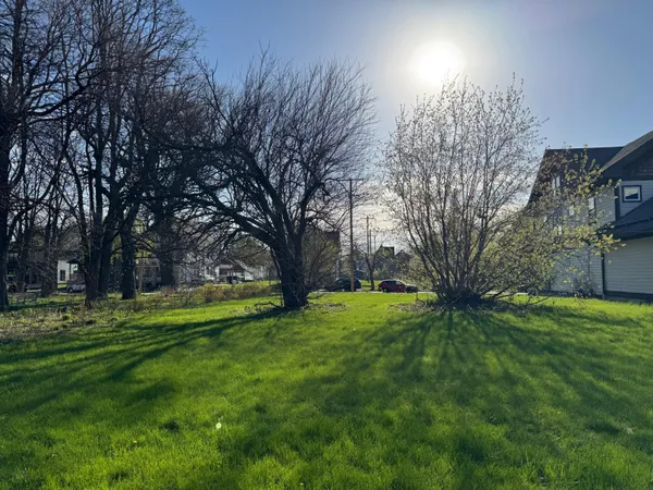 $1 | 2333 North 6th Street, Milwaukee, WI 53212