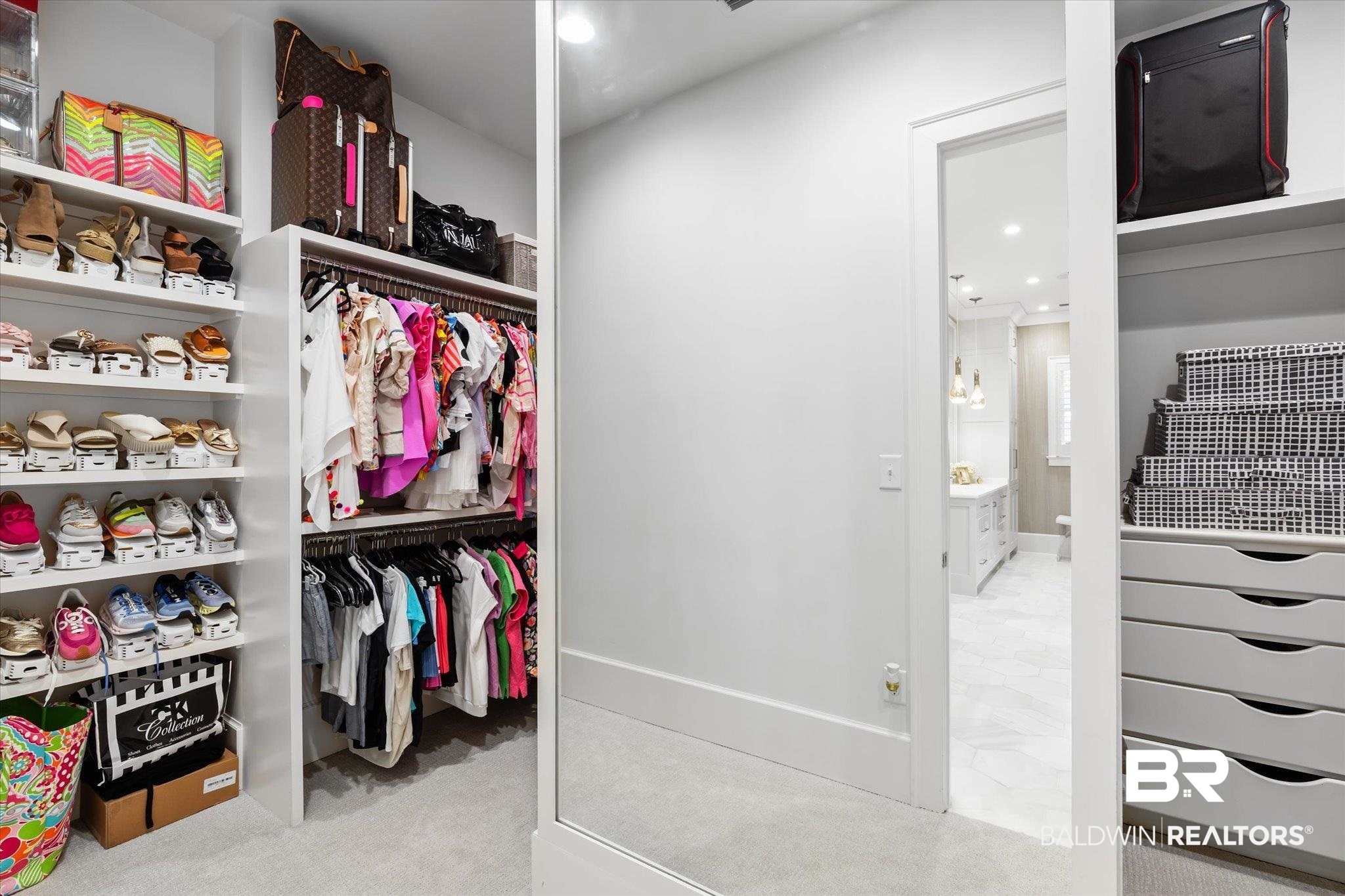 320 Long Court Mobile, AL 36608 - Photo 29 of 61 View of walk in closet