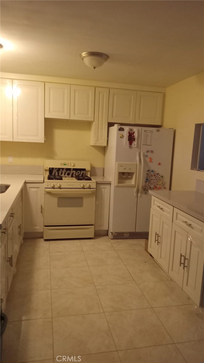 1928 Armory Road Barstow, CA 92311 - Photo 3 of 6 Kitchen