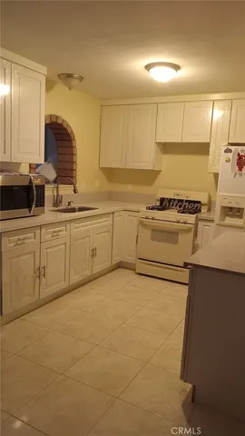 $1,995 | 1928 Armory Road, Barstow, CA 92311