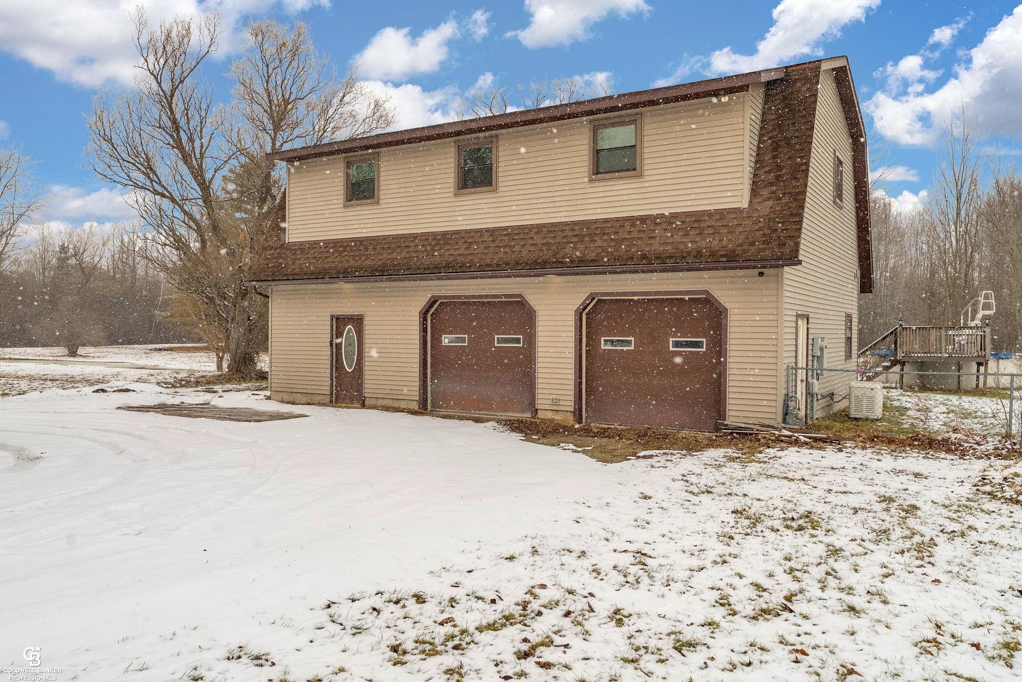 4612 Smith Road Smiths Creek, MI 48074 - Photo 3 of 46 50200209-13eb013b-1f7e-44be-aab0-5848cab2551b.JPG