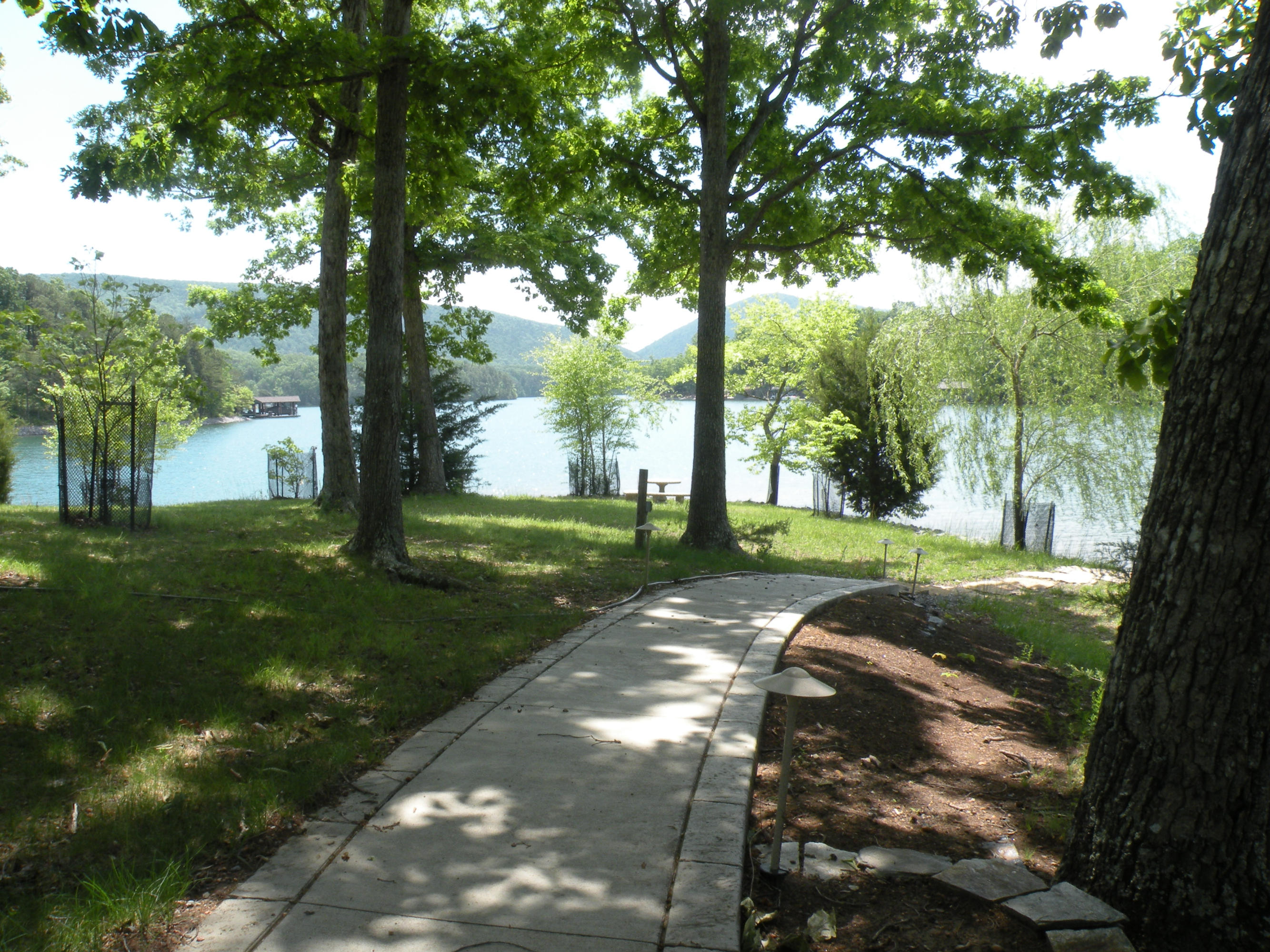 Picturesque walk to dock