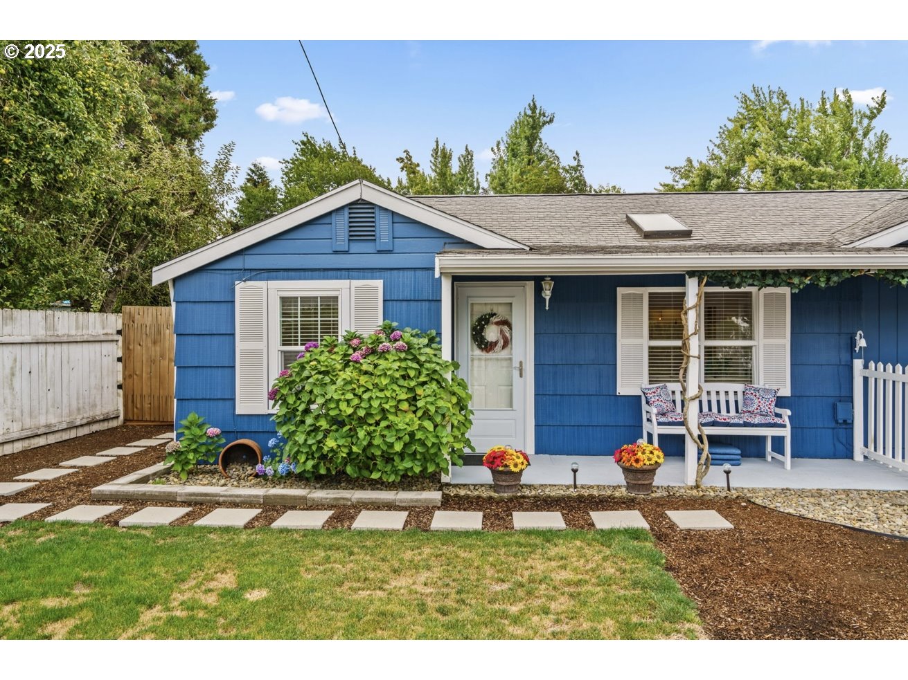 1995 Scott Road Springfield, OR 97477 - Photo 3 of 43 a house view with a garden space