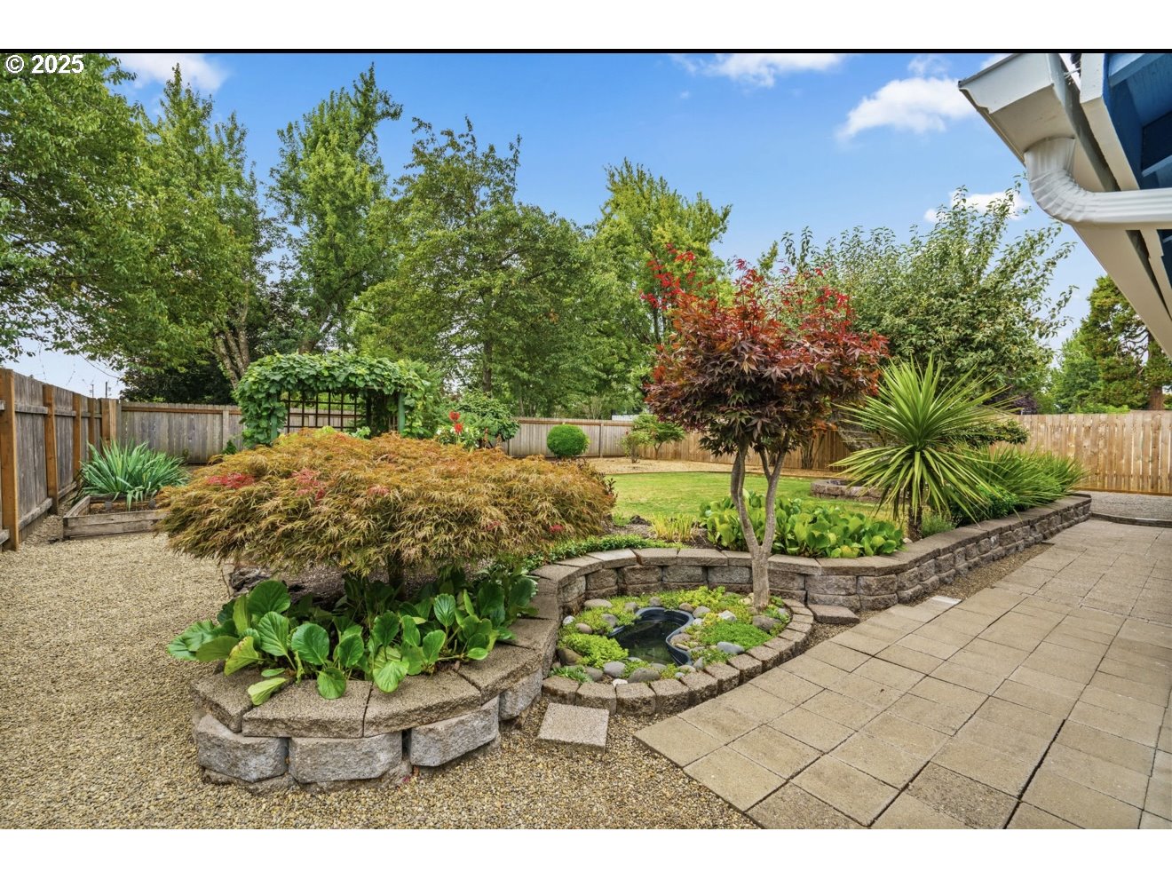 1995 Scott Road Springfield, OR 97477 - Photo 31 of 43 a view of a backyard with garden