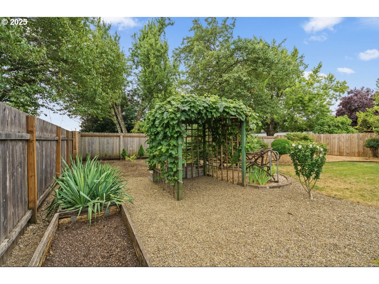 1995 Scott Road Springfield, OR 97477 - Photo 35 of 43 a view of outdoor space and yard