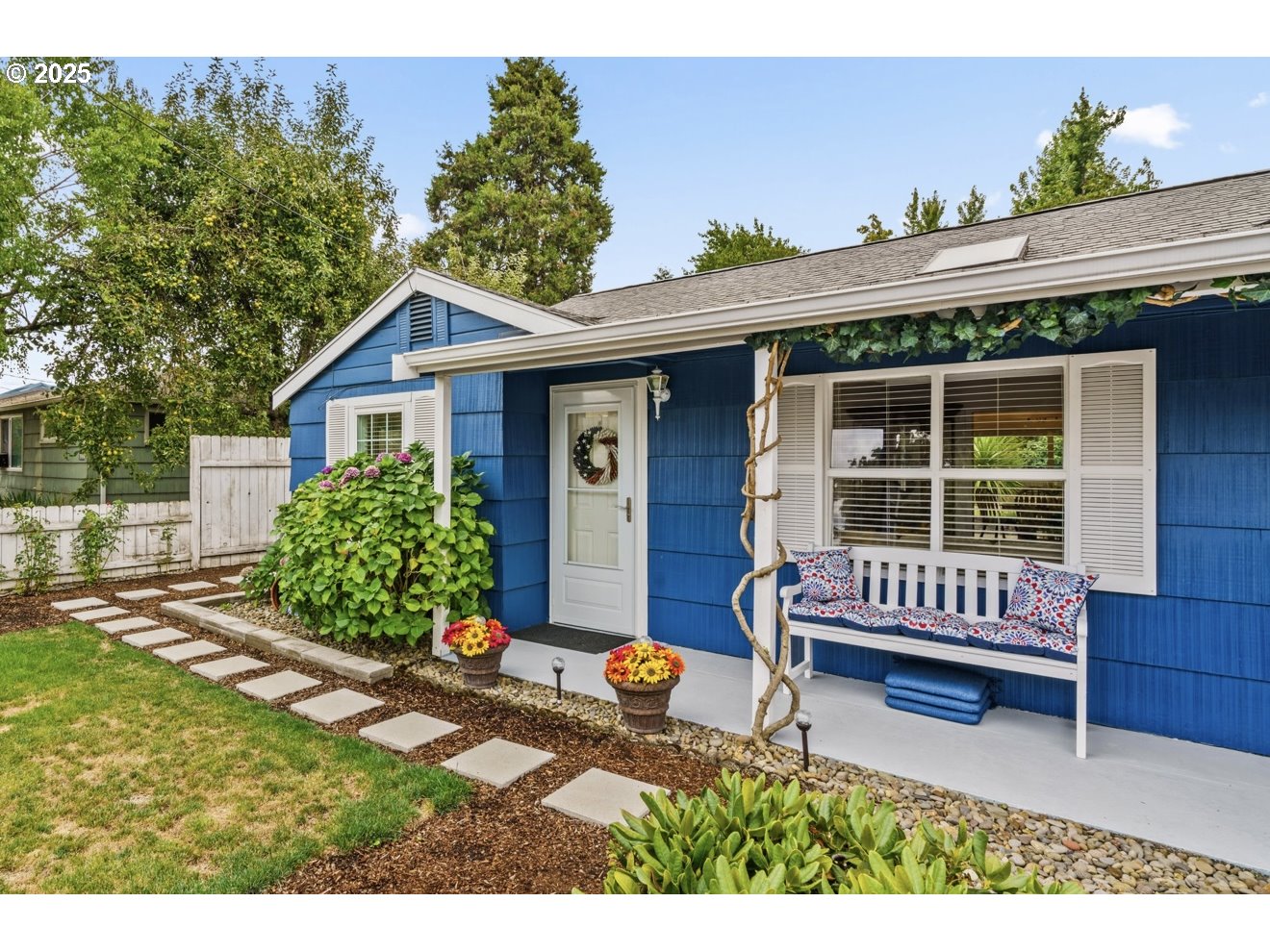 1995 Scott Road Springfield, OR 97477 - Photo 5 of 43 a house view with a garden space