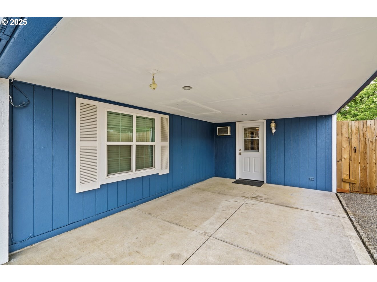 1995 Scott Road Springfield, OR 97477 - Photo 7 of 43 a view of an empty room with a window