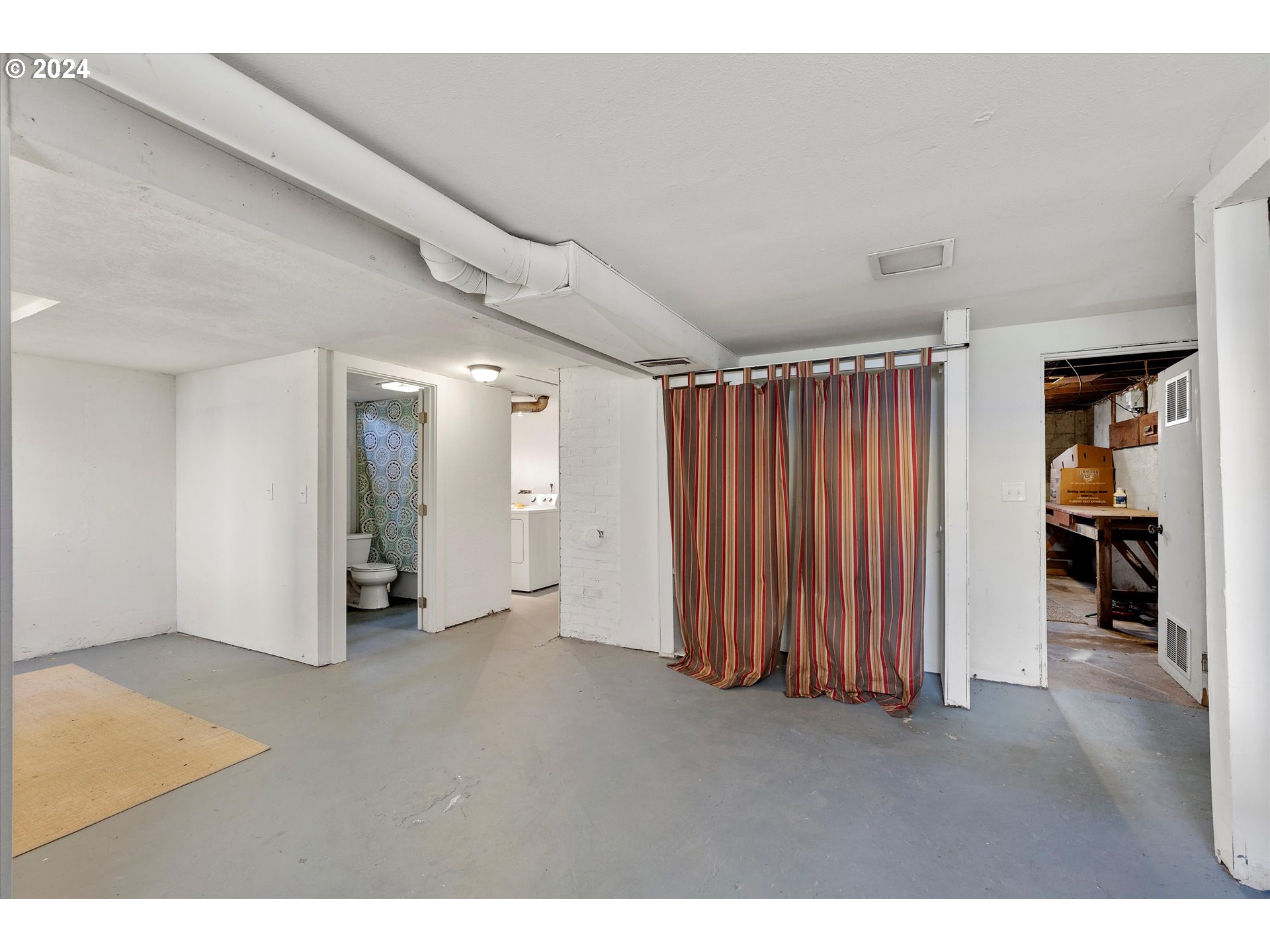 362 Southwest Oak Street Willamina, OR 97396 - Photo 18 of 34 an empty room with closet and a window