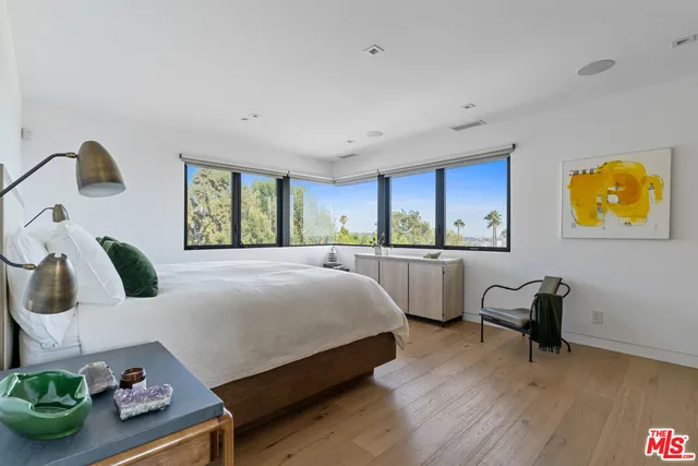 $19,500 | 2216 Winona Boulevard, Los Angeles, CA 90027