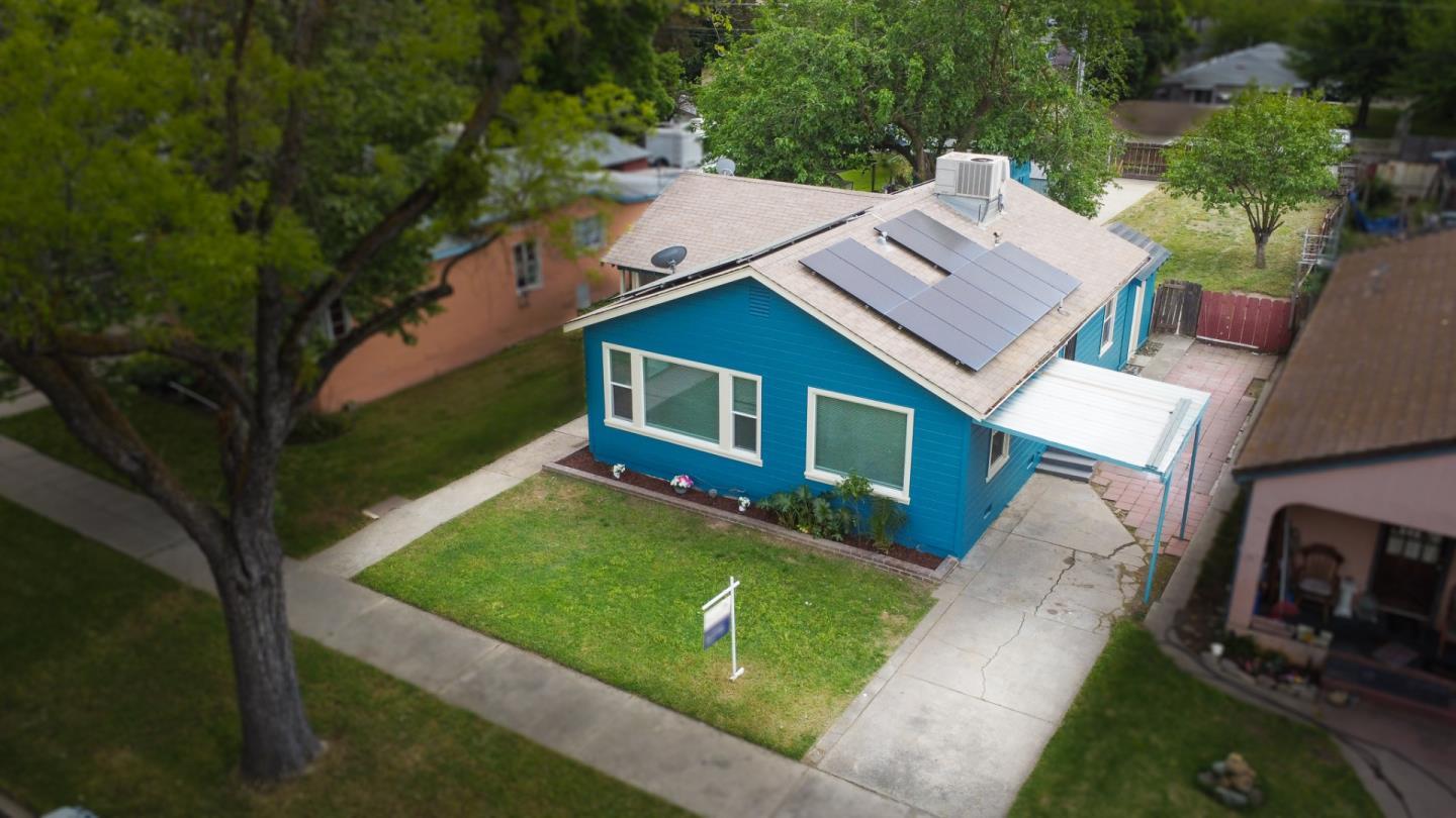636 West 25th Street Merced, CA 95340 - Photo 11 of 31 a view of a house with a yard