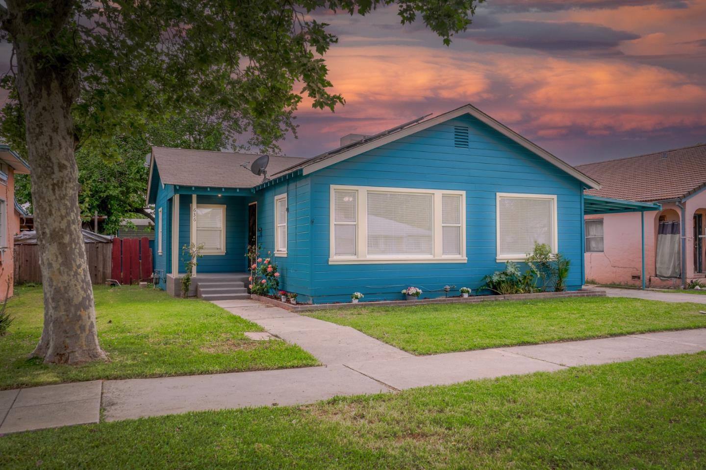 636 West 25th Street Merced, CA 95340 - Photo 2 of 31 a view of a house with a yard