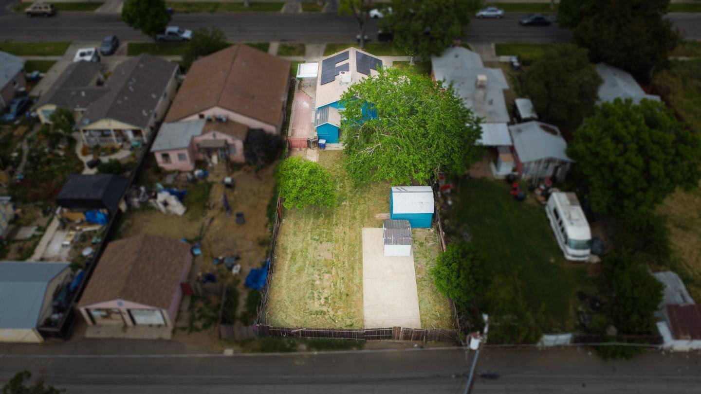 636 West 25th Street Merced, CA 95340 - Photo 30 of 31 an aerial view of multiple house