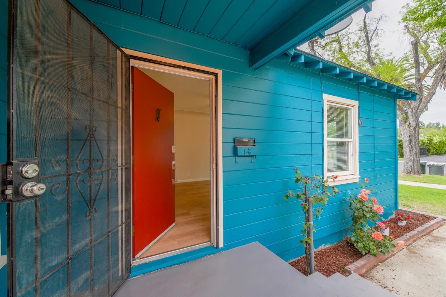 636 West 25th Street Merced, CA 95340 - Photo 3 of 31 a front view of a house with a garden