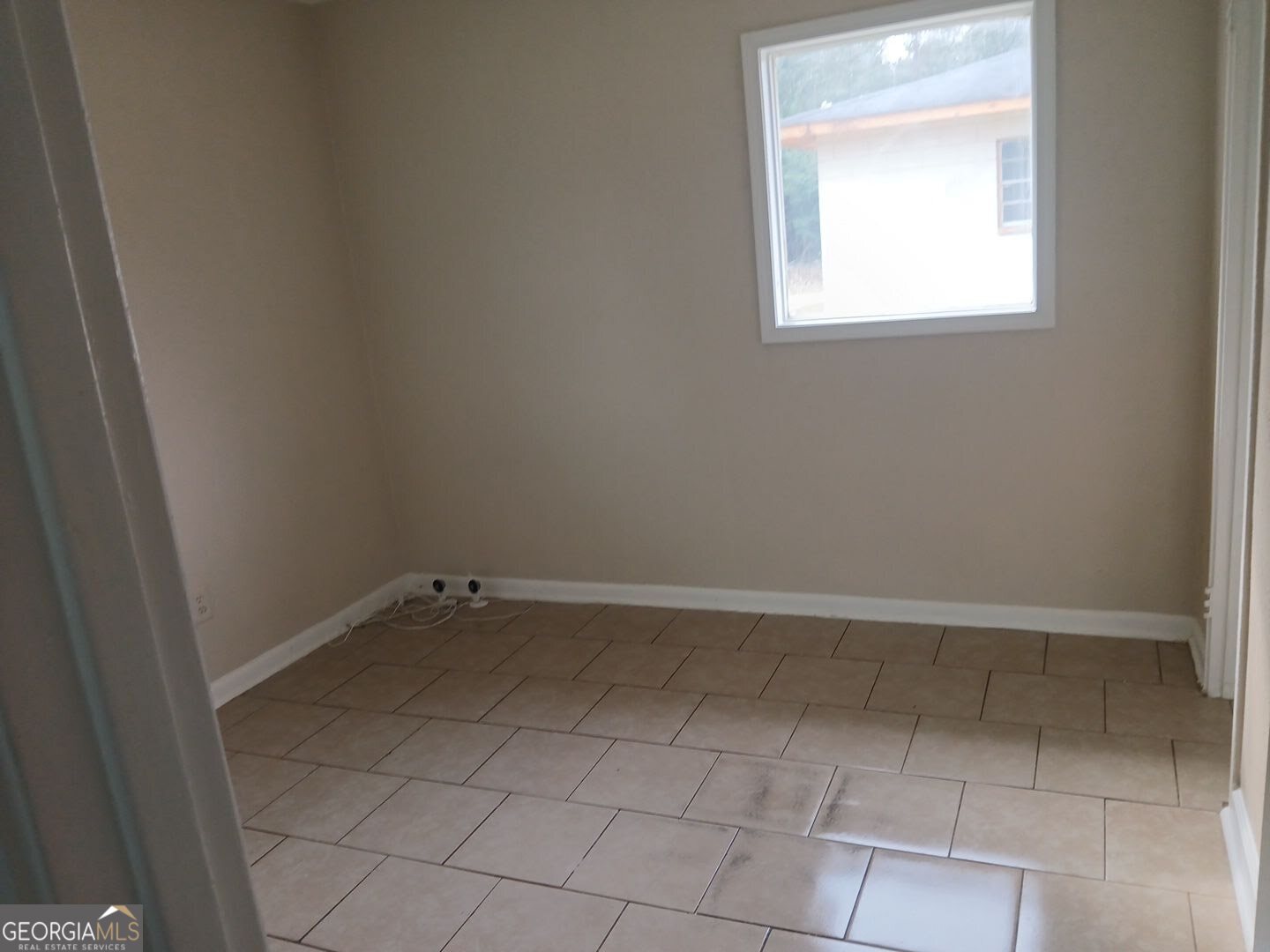 434 Mellon Street Columbus, GA 31903 - Photo 11 of 12 an empty room with a window