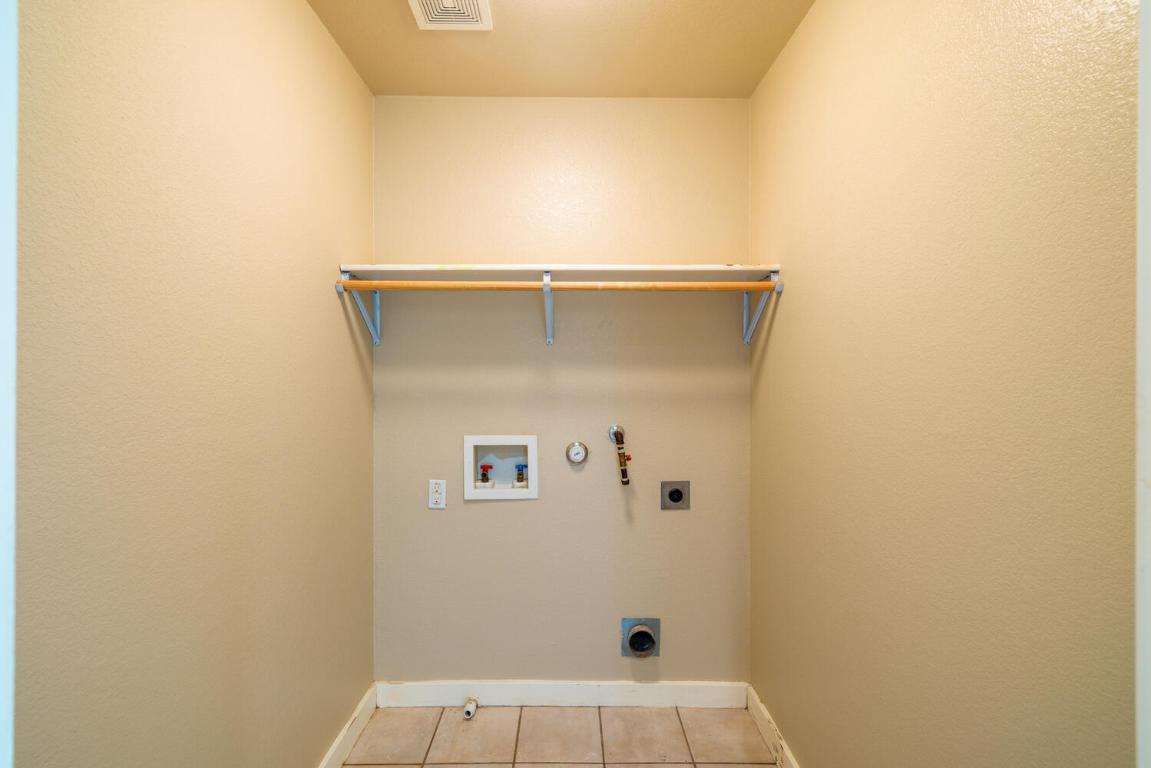 2102 Laura Court Round Rock, TX 78681 - Photo 16 of 32