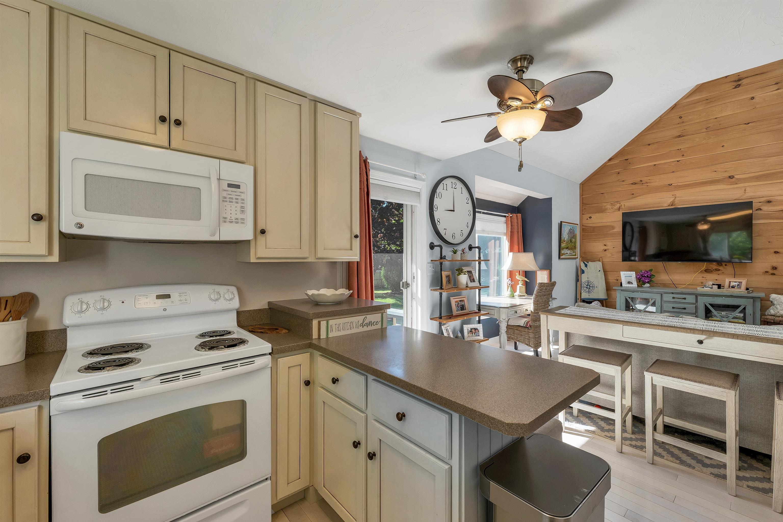 6 Cumberland Road, Unit 31 Gilford, NH 03249 - Photo 13 of 48