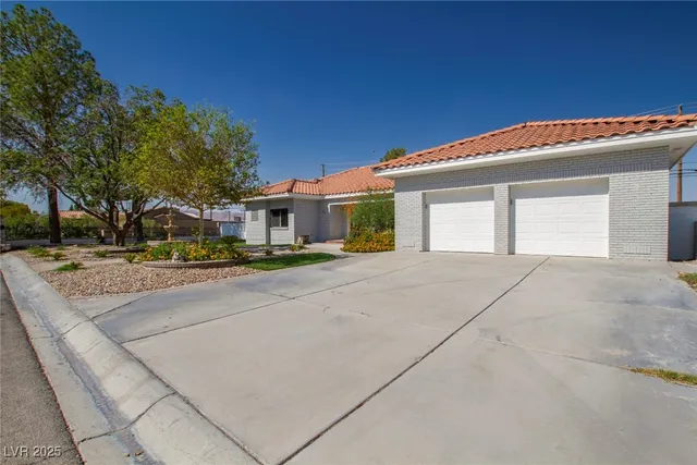 $6,000 | 60 East Levi Avenue, Las Vegas, NV 89183