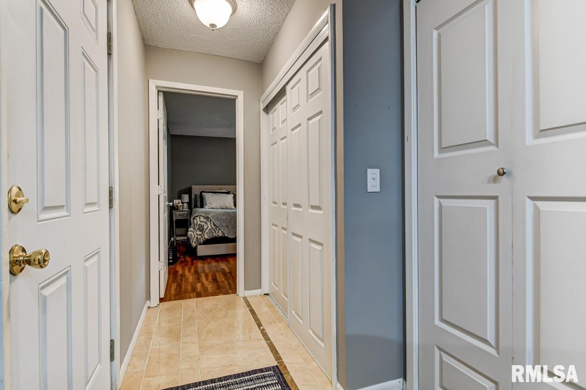 2517 Lemont Drive Springfield, IL 62704 - Photo 2 of 33 Gallery Image 2