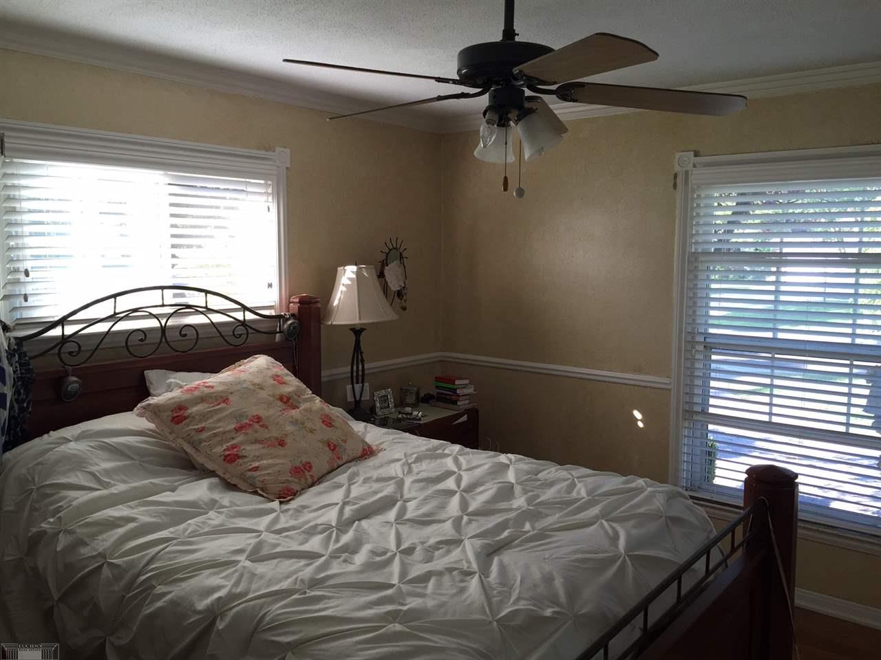 1130 Fairholme Road Grosse Pointe, MI 48236 - Photo 11 of 15 31301176-10.JPG