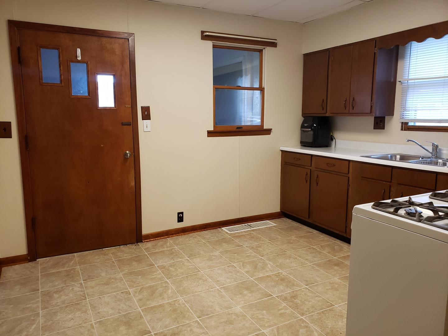 2745 North 21st Road Seneca, IL 61360 - Photo 9 of 20