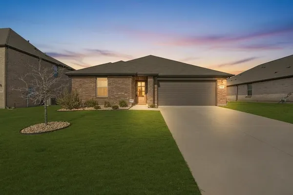 $380,000 | 544 Hickory Rdg Drive, Van Alstyne, TX 75495