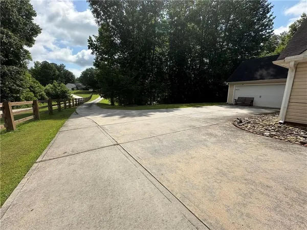 a street view with residential house