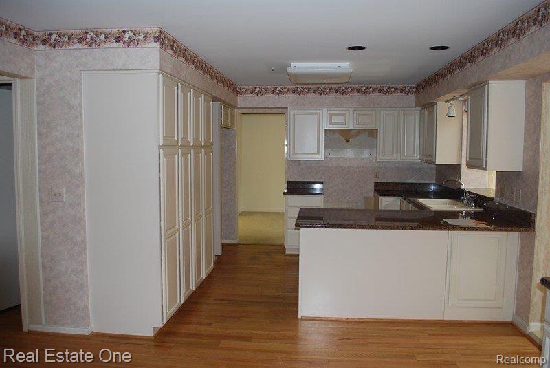 25360 Rutledge Crossing Farmington, MI 48335 - Photo 10 of 25 Kitchen